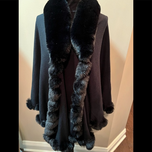 Brand New One-size-fits all Faux Mink Fur Wrap. NWT - Picture 3 of 15